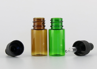 La petite huile essentielle vide en verre met la surface en bouteille douce avec le compte-gouttes en plastique