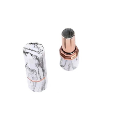 Tuyau de baume à lèvres en plastique pour emballage cosmétique personnalisé 4g Tuyau de rouge à lèvres pour bouche ronde vide