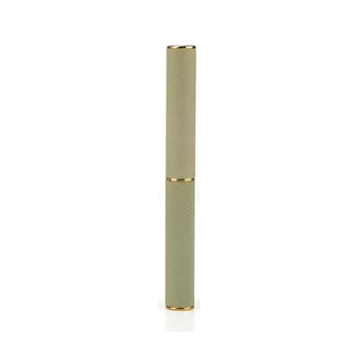 Emballage cosmétique révolutionnaire 5g tube de rouge à lèvres en plastique en noir mat ou d'autres couleurs avec conception tournante et rétractante