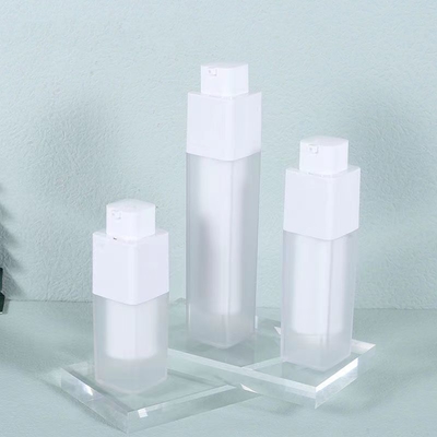 Bouteille de pompe sans air rotative d'une capacité de 15 ml 30 ml 50 ml couramment utilisée pour les soins personnels
