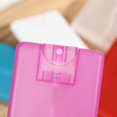 Vaporisateur de parfum en carte plastique portable de 20 ml avec prise en charge de plusieurs couleurs