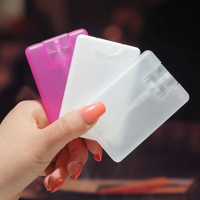 Vaporisateur de parfum en carte plastique portable de 20 ml avec prise en charge de plusieurs couleurs