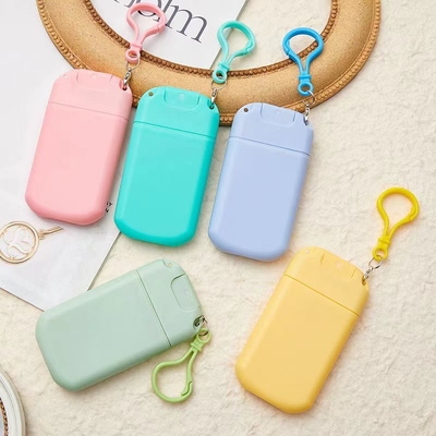 Vente à chaud 10 ml Spray de parfum de carte en plastique avec support de pendentif personnalisation
