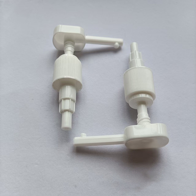 Pompe à lotion à vis en plastique PP pour shampooing gel avec buse longue à tête carrée de 28 mm et débit de 4 cc pour les soins personnels