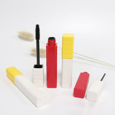 Tube de mascara, contenant cosmétique avec tête de brosse à mascara