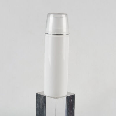 Conception spéciale de tête de pompe à sertir, flacon distributeur airless en PP avec options de capacité multiples de 30 ml, 50 ml, 75 ml, 100 ml et 150 ml, et acceptation des couleurs de capuchon, de l'impression sérigraphique et du spray mat.