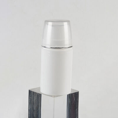 Conception spéciale de tête de pompe à sertir, flacon distributeur airless en PP avec options de capacité multiples de 30 ml, 50 ml, 75 ml, 100 ml et 150 ml, et acceptation des couleurs de capuchon, de l'impression sérigraphique et du spray mat.