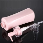 Le shampooing rose cosmétique en plastique met l'emballage en bouteille de lotion de corps carré