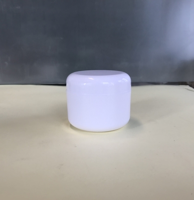 Pot en plastique cosmétique 100g de crème de soins de la peau avec le couvercle à visser