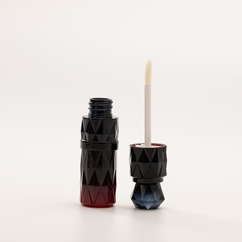 Tuyaux de rouge à lèvres à bouche ronde vierge 4g personnalisés avec fermeture à vis de joint en caoutchouc Tuyaux de baume à lèvres en plastique pour emballage de récipients cosmétiques