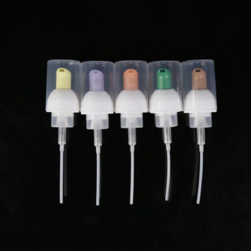 Pompe distributrice de mousse en plastique 28/410 de différentes couleurs utilisée pour les bouteilles de shampooing