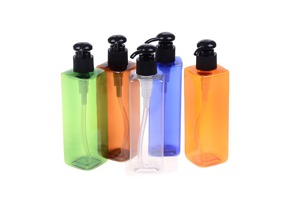 Le cosmétique en plastique commode met des couleurs en bouteille adaptées aux besoins du client de grande capacité