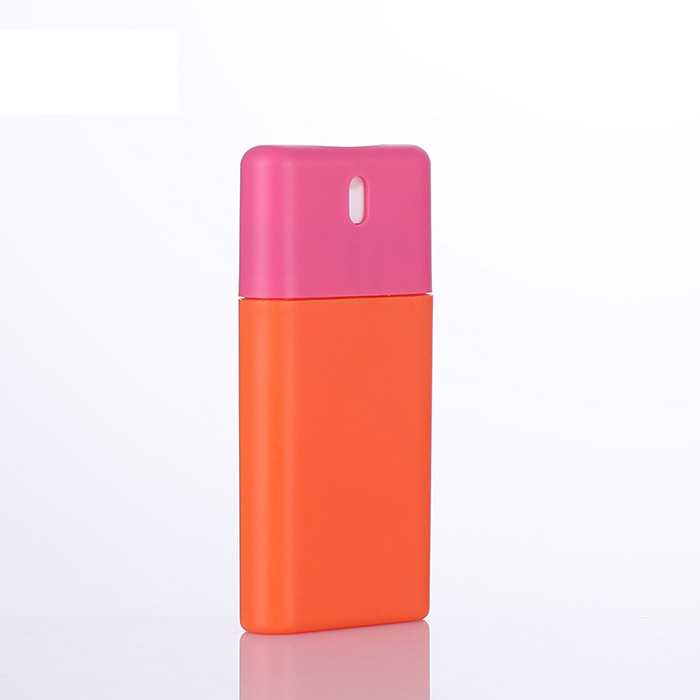 Spray de poche en plastique mini Parfum désinfectant pour les mains Bouteille de pulvérisateur de carte de crédit à l'épreuve des fuites et logo personnalisé