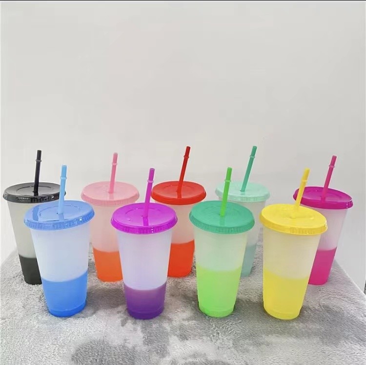 Plastique de la tasse 700ml 24oz de boissons de gradient de sens de la température avec Straw And Lid