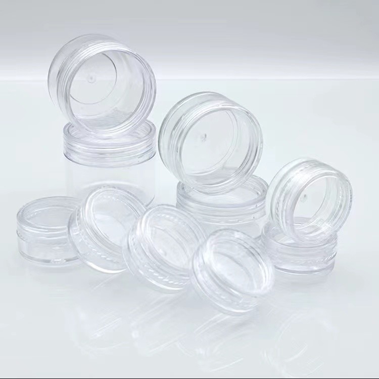 Pot crème en plastique cosmétique transparent avec le couvercle à visser