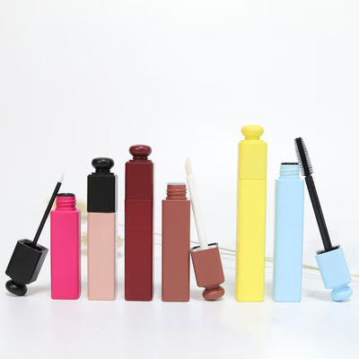 Contenant d'emballage cosmétique en plastique vide pour mascara avec tête de pinceau de mascara